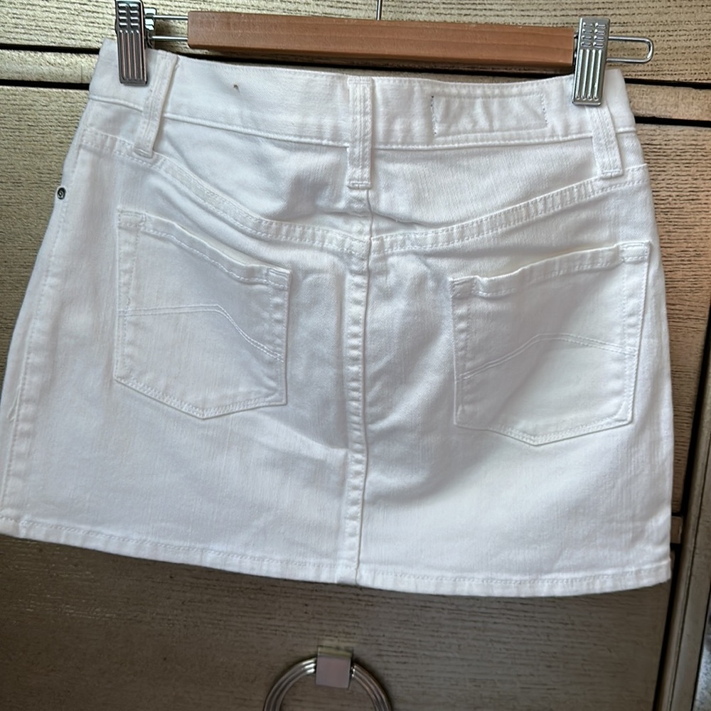 🛍️SALE🛍️ Armani Exchange Women’s White Mini Denim Skirt (NWOT) - Picture 4 of 8